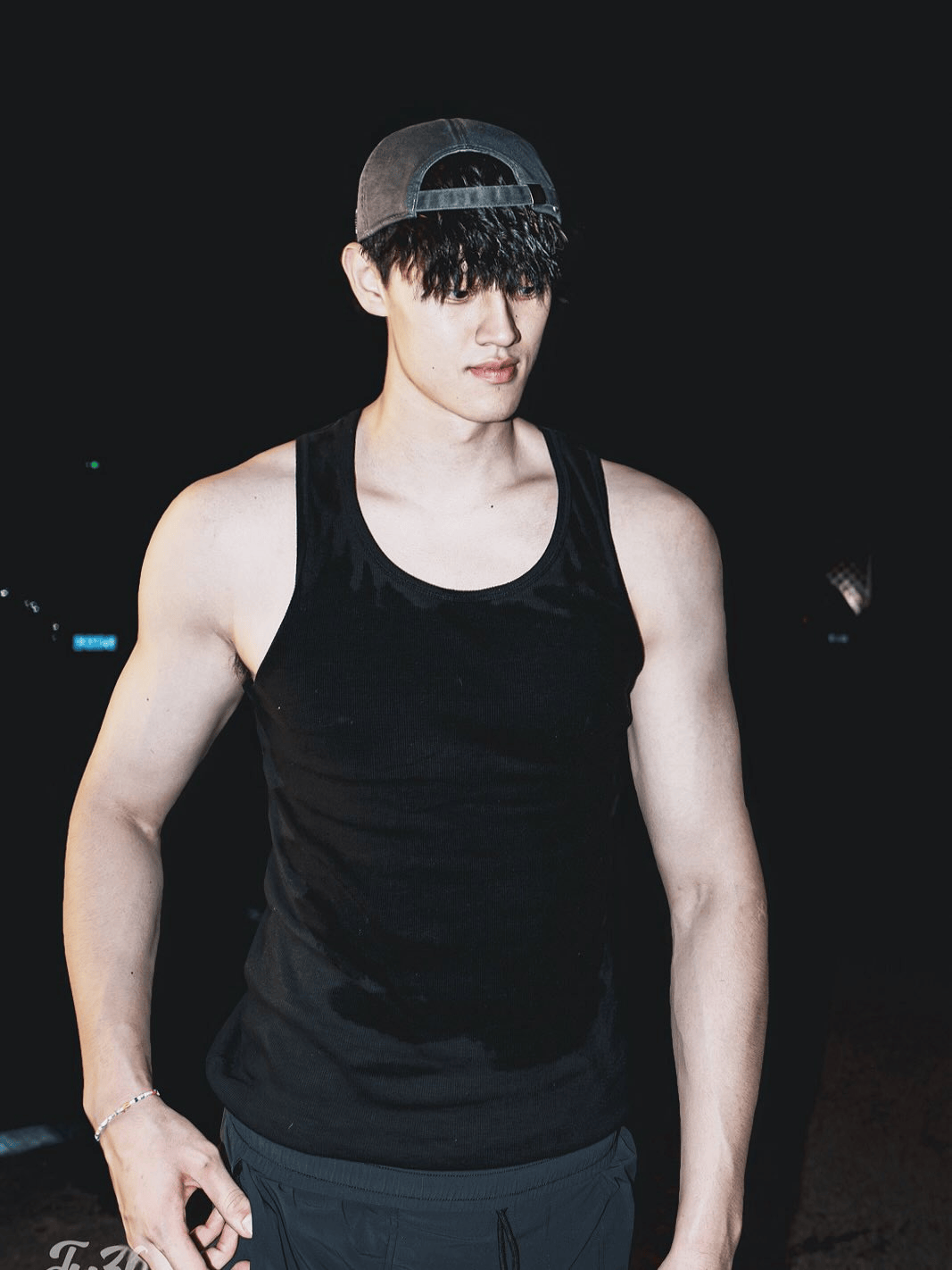 img, src